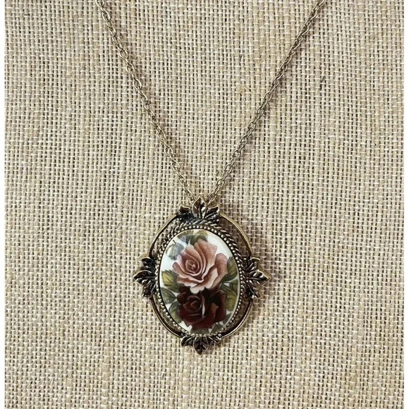 VTG Vintage Sarah Coventry Victorian Porcelain Double Rose Pendant W/23.5”Chain - Picture 1 of 6